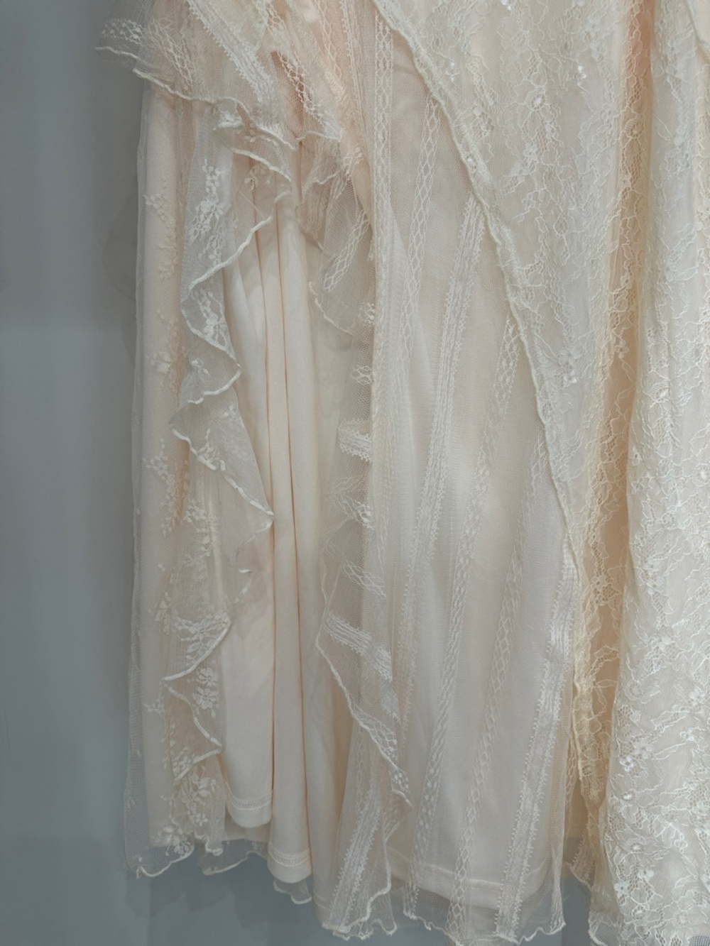 Pink Lily small Elegant Women's Cream Lace Ruffle Skirt.  Like new - Picture 2 of 3